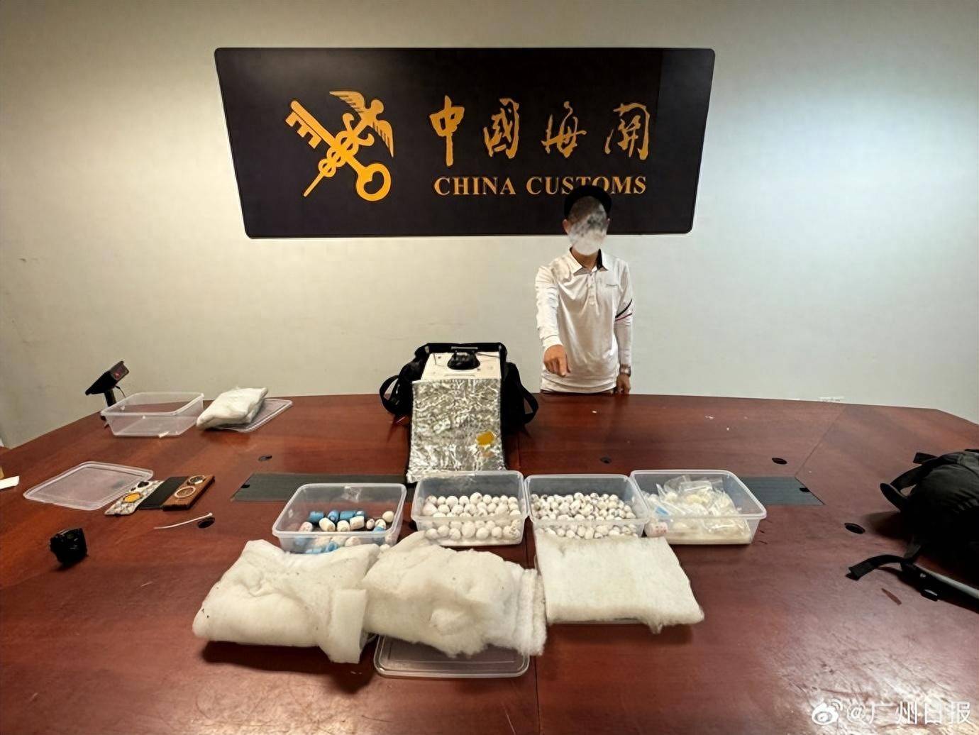 在机场用马桶冲走223枚鸟蛋！男子把珍稀鸟蛋伪装成卤蛋走私进